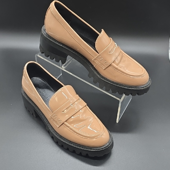 AEROSOLES Shoes - AEROSOLES | Women's | Tan and Black | Loafers | Size 8M | Minor Scuffs